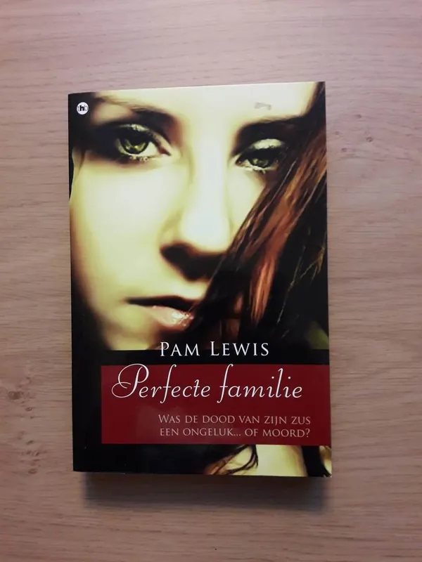 Perfecte familie - P. Lewis Lage Prijs
